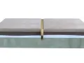 Coupe transversale d'un sol montrant un joint de dilatation carrelage entre deux dalles, avec une couche de sous-couche et une base en béton.