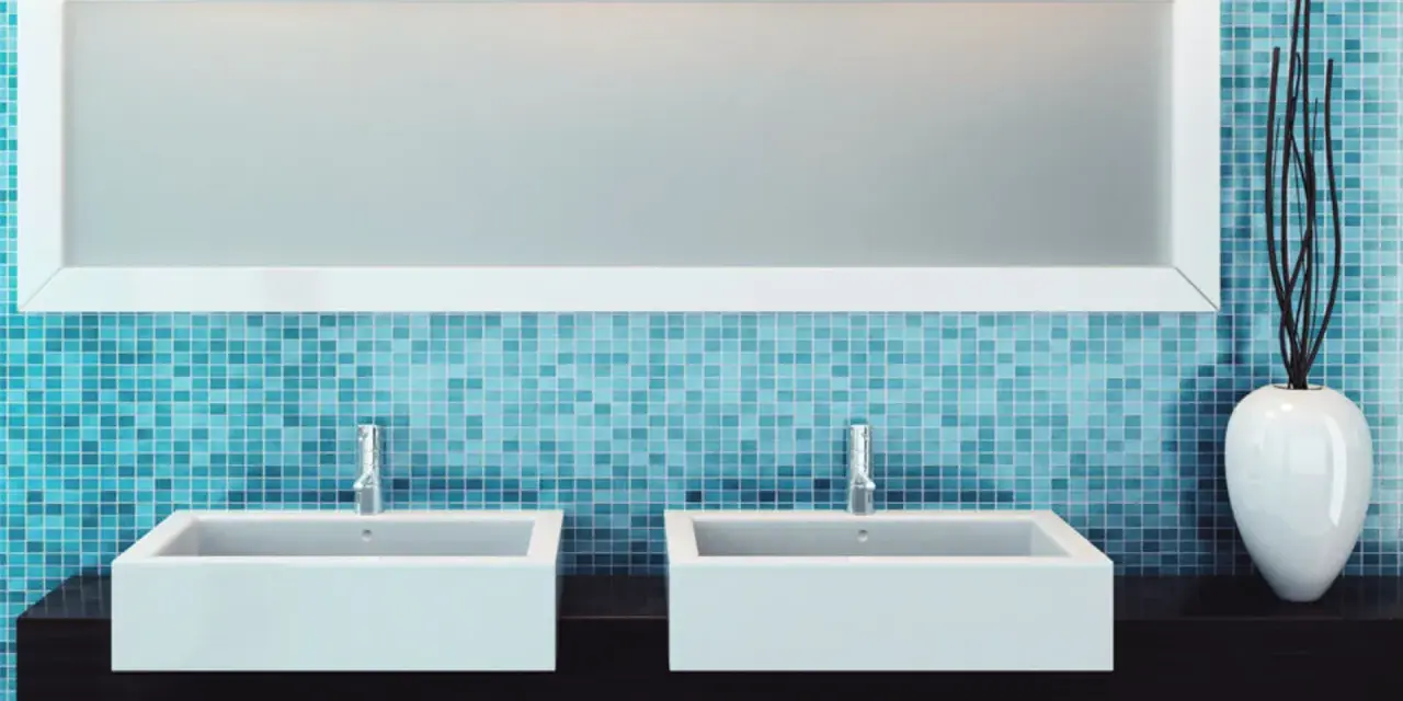 Salle de bain moderne avec double vasque, miroir rectangulaire et carrelage mural bleu. Idéal pour un calcul carrelage mural salle de bain.