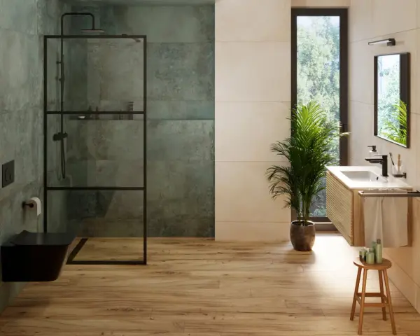 Salle de bain moderne avec une douche atypique aux murs texturés, un WC suspendu noir et un meuble vasque en bois.