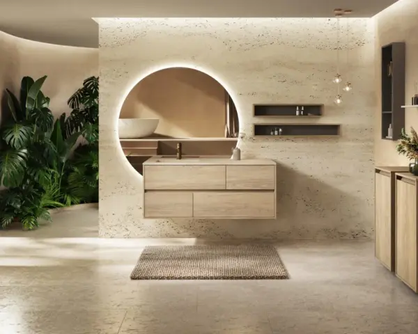 Une **salle de bain chic et cosy** avec un meuble vasque en bois clair, un grand miroir rond lumineux, des plantes luxuriantes et une ambiance apaisante.
