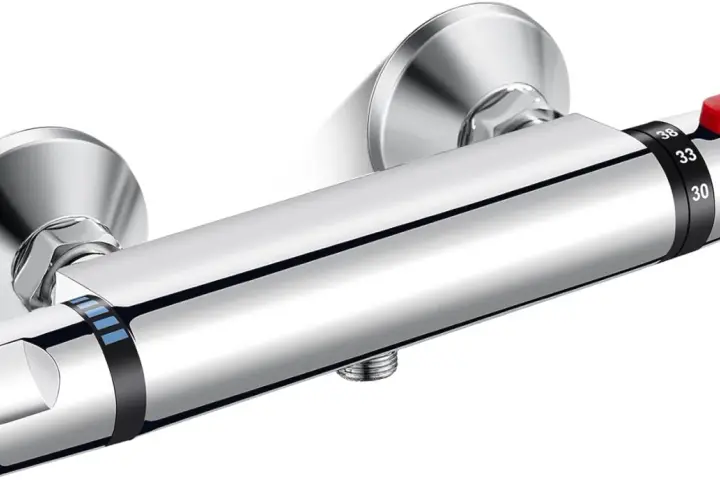 Mitigeur thermostatique chromé pour douche, avec indication de température. L'entraxe robinet douche est standard.